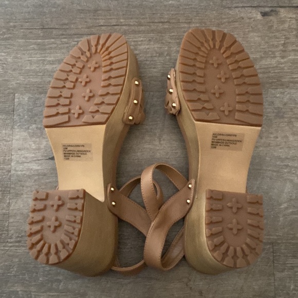 NWOT ANNE KLEIN LORIS WOVEN ANKLE STRAP PLATFORM SANDAL IN COGNAC. SZ.10 - Picture 3 of 4